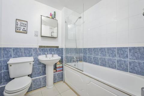 2 bedroom flat to rent, Bakery Close, Oval, London, SW9