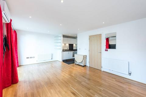 Studio to rent, Battersea Park Road, SW8, Battersea, London, SW8
