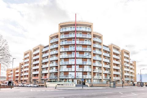 Studio to rent, Battersea Park Road, SW8, Battersea, London, SW8