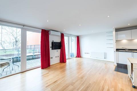 Studio to rent, Battersea Park Road, SW8, Battersea, London, SW8