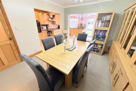 3 bedroom end of terrace house for sale, Grange Road, Grays