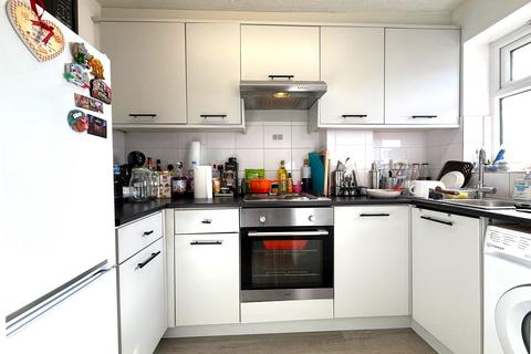 2 bedroom terraced house to rent, Amblecote Meadows, London SE12