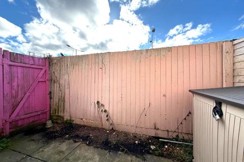 2 bedroom terraced house to rent, Amblecote Meadows, London SE12