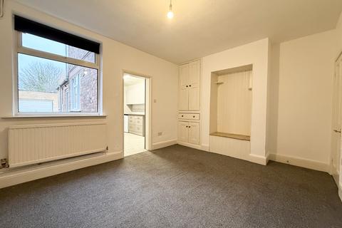 3 bedroom end of terrace house to rent, New Road, PETERBOROUGH PE2