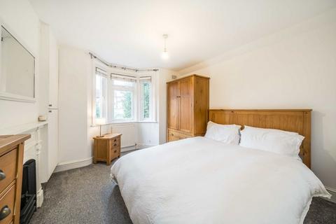 2 bedroom flat for sale, Ashlake Road, London SW16