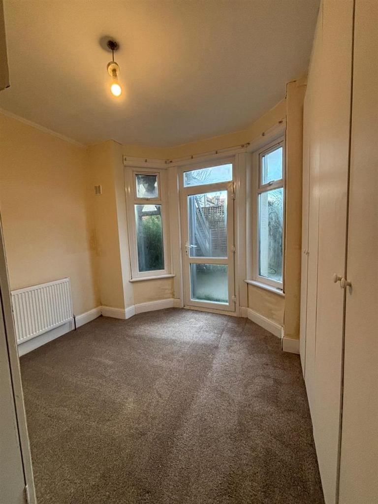 Bedroom 1.jpg