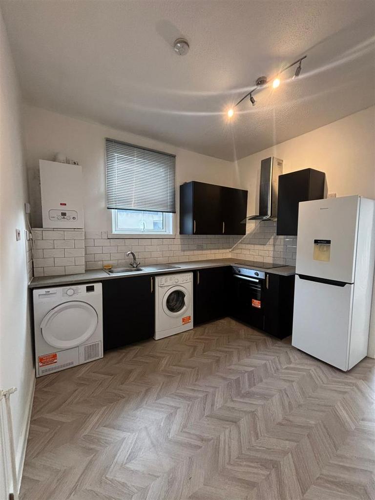 Kitchen 2.jpg