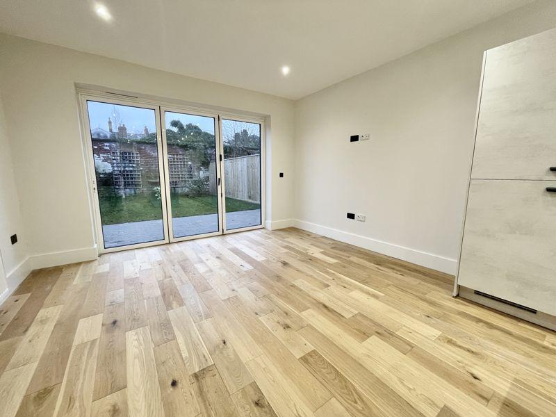 Lounge/Dining Area