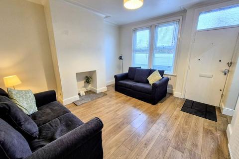 2 bedroom terraced house for sale, Stanmore Hill, Leeds