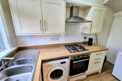 2 bedroom terraced house for sale, Stanmore Hill, Leeds