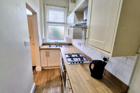 2 bedroom terraced house for sale, Stanmore Hill, Leeds