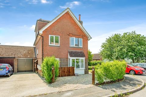 6 bedroom link detached house for sale, Clarence Drive, East Grinstead, RH19