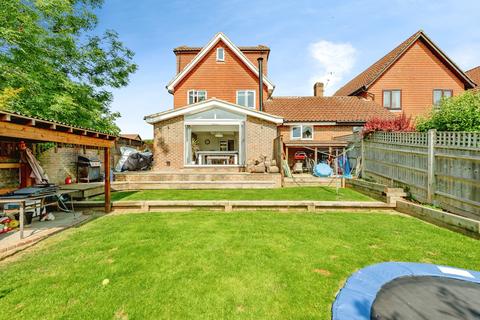 6 bedroom link detached house for sale, Clarence Drive, East Grinstead, RH19