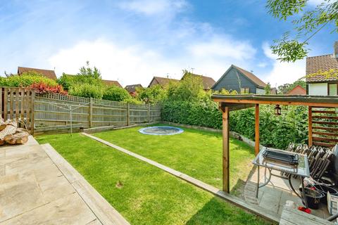 6 bedroom link detached house for sale, Clarence Drive, East Grinstead, RH19
