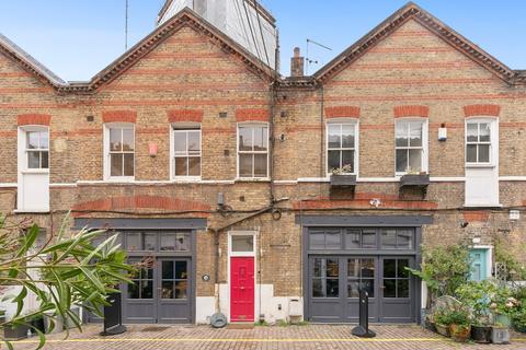 3 bedroom maisonette to rent, Astwood Mews, South Kensington, London
