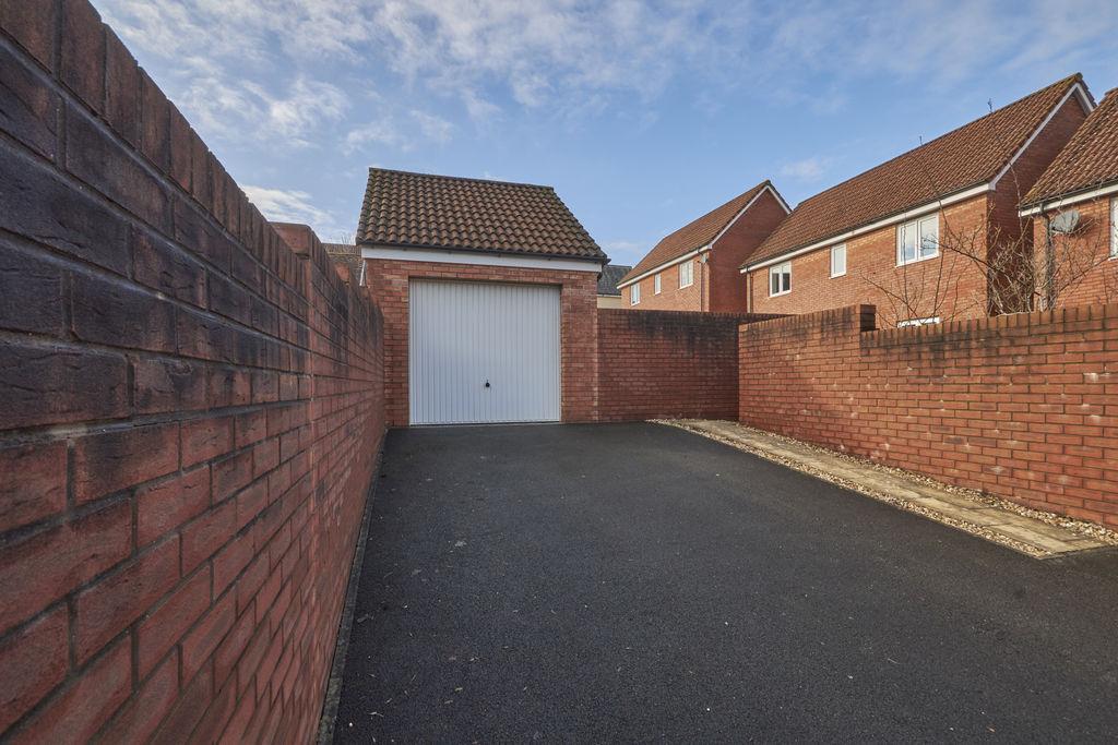 Garage & Parking