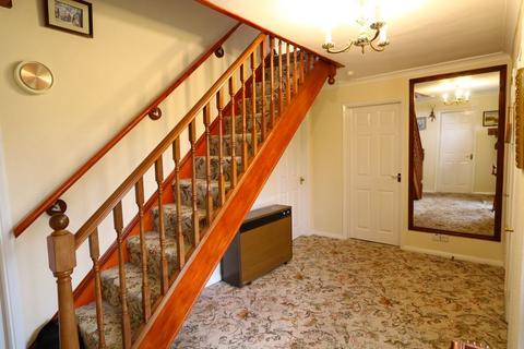 undefined, Faenol Isaf, Tywyn