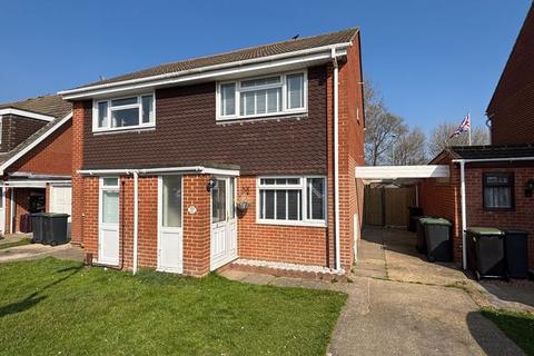 2 bedroom semi-detached house for sale, Kimpton Close, Lee-On-The-Solent, PO13