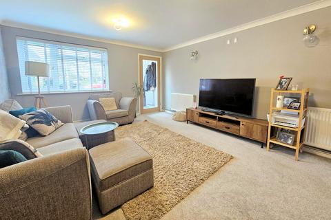 2 bedroom semi-detached house for sale, Kimpton Close, Lee-On-The-Solent, PO13