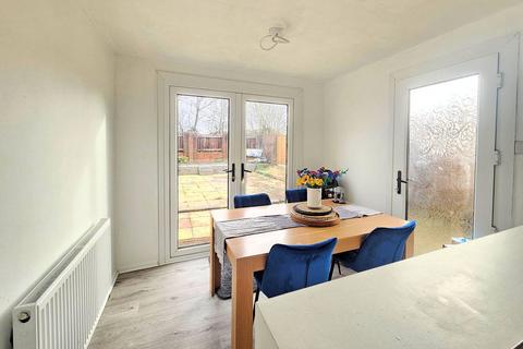 2 bedroom semi-detached house for sale, Kimpton Close, Lee-On-The-Solent, PO13