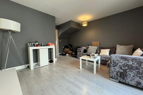 3 bedroom townhouse for sale, Leicester Road, Luton