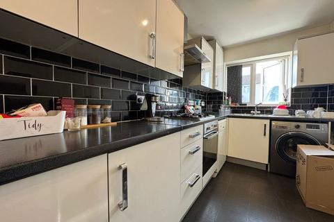 3 bedroom townhouse for sale, Leicester Road, Luton