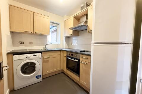 2 bedroom flat to rent, Fellowes Road, PETERBOROUGH PE2