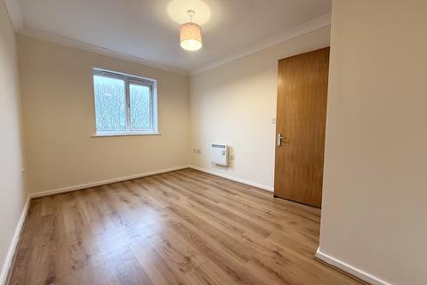 2 bedroom flat to rent, Fellowes Road, PETERBOROUGH PE2