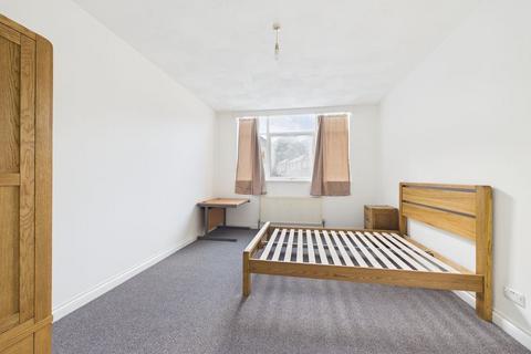 undefined, Tuckingmill Apartment - Large DOUBLE ROOMS with shared facilities