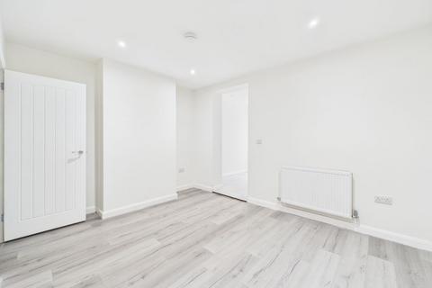 3 bedroom terraced house to rent, Saxton Street, Gillingham