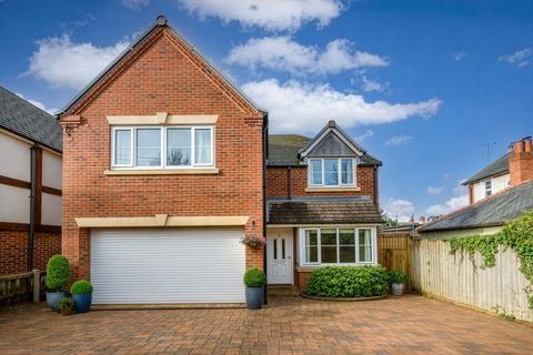 4 bedroom detached house for sale, Russell Road, Kidderminster DY10