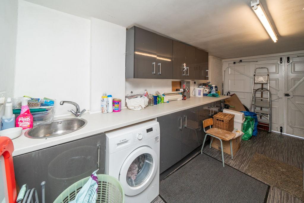 Garage/utility