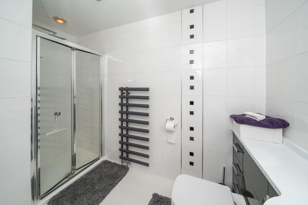 Bedroom 1 en suite