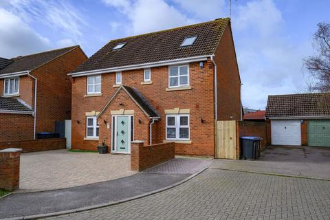 5 bedroom detached house for sale, Cornflower Way, Hatfield