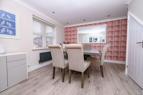 5 bedroom detached house for sale, Cornflower Way, Hatfield