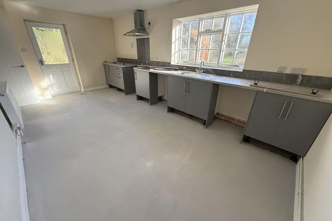 3 bedroom semi-detached house to rent, The Square, Kings Lynn PE32
