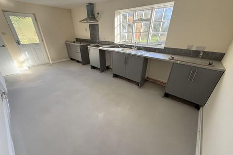 3 bedroom semi-detached house to rent, The Square, Kings Lynn PE32