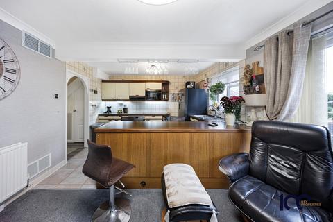 3 bedroom terraced house for sale, Crownmead Way, Romford