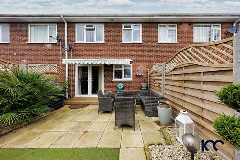 3 bedroom terraced house for sale, Crownmead Way, Romford