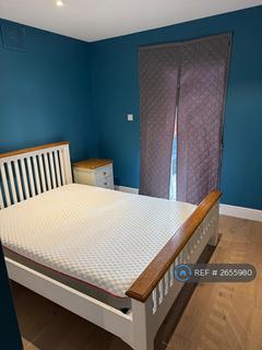 2 bedroom flat to rent, Walton Road, West Mosley, KT8