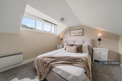 2 bedroom flat to rent, Earls Court Gardens, London, SW5