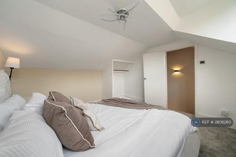 2 bedroom flat to rent, Earls Court Gardens, London, SW5