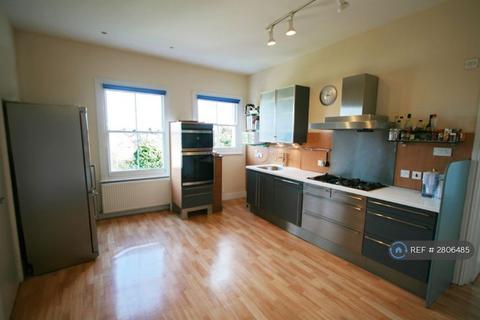 3 bedroom flat to rent, Englefield Green, Egham, TW20