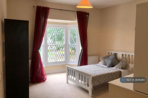 3 bedroom flat to rent, Englefield Green, Egham, TW20