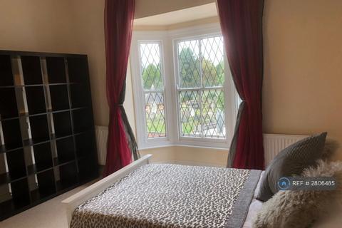 3 bedroom flat to rent, Englefield Green, Egham, TW20