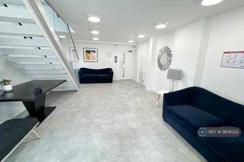 undefined, Kew Bridge Road, Brentford, TW8