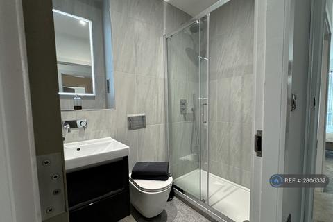 2 bedroom flat to rent, Kew Bridge Road, Brentford, TW8