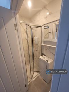 3 bedroom flat to rent, Feltham Road, Ashford, TW15