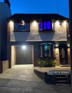3 bedroom detached house to rent, Parr Avenue, Gillingham, ME7