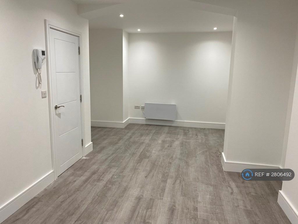 Large Studio Room (Separate Sleeping Area)